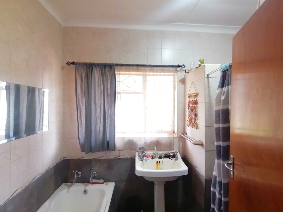 4 Bedroom Property for Sale in Wilkoppies North West